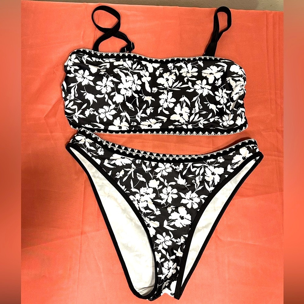 SHEIN Floral Whip Stitch Bikini Set